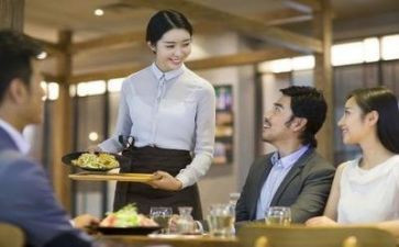 2024年餐饮半年度总结推荐6篇