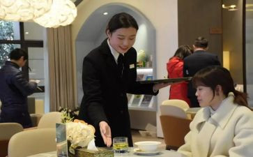在酒店做服务员的心得体会精选6篇