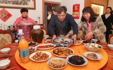 年夜饭的作文700字5篇