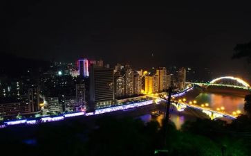深夜那盏灯的读后感5篇
